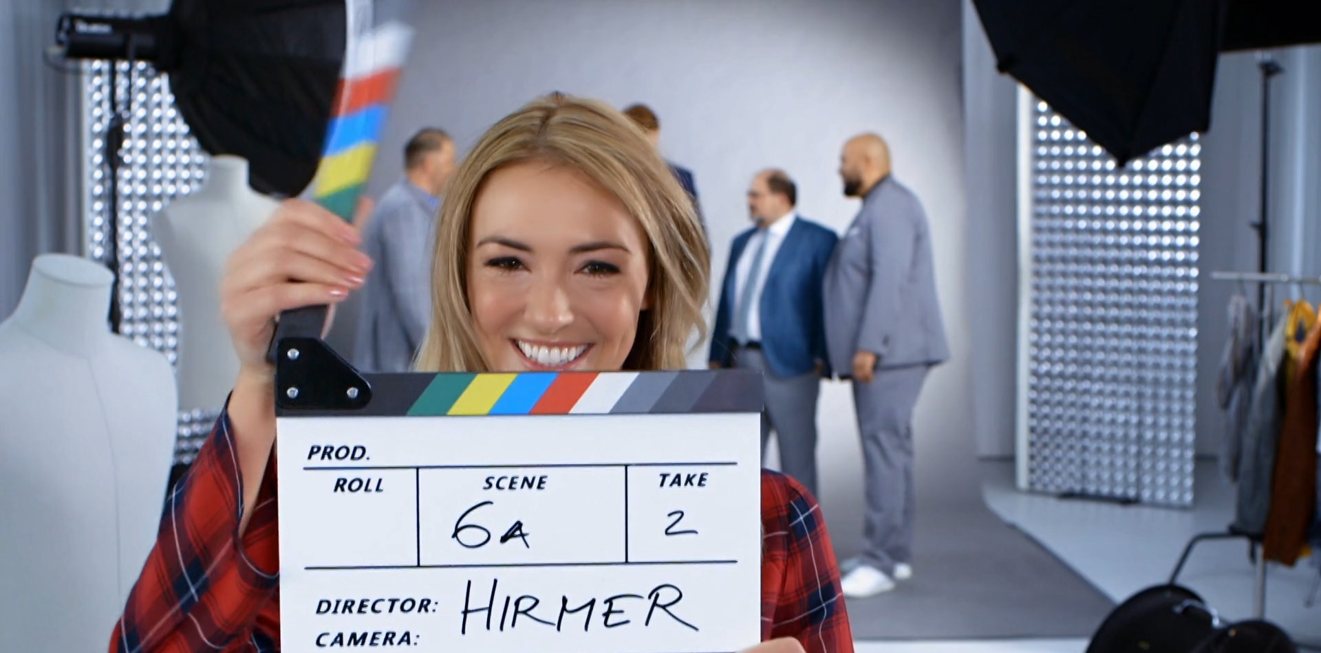 HIRMER - Große Größen - Still 4, Klappe am Set